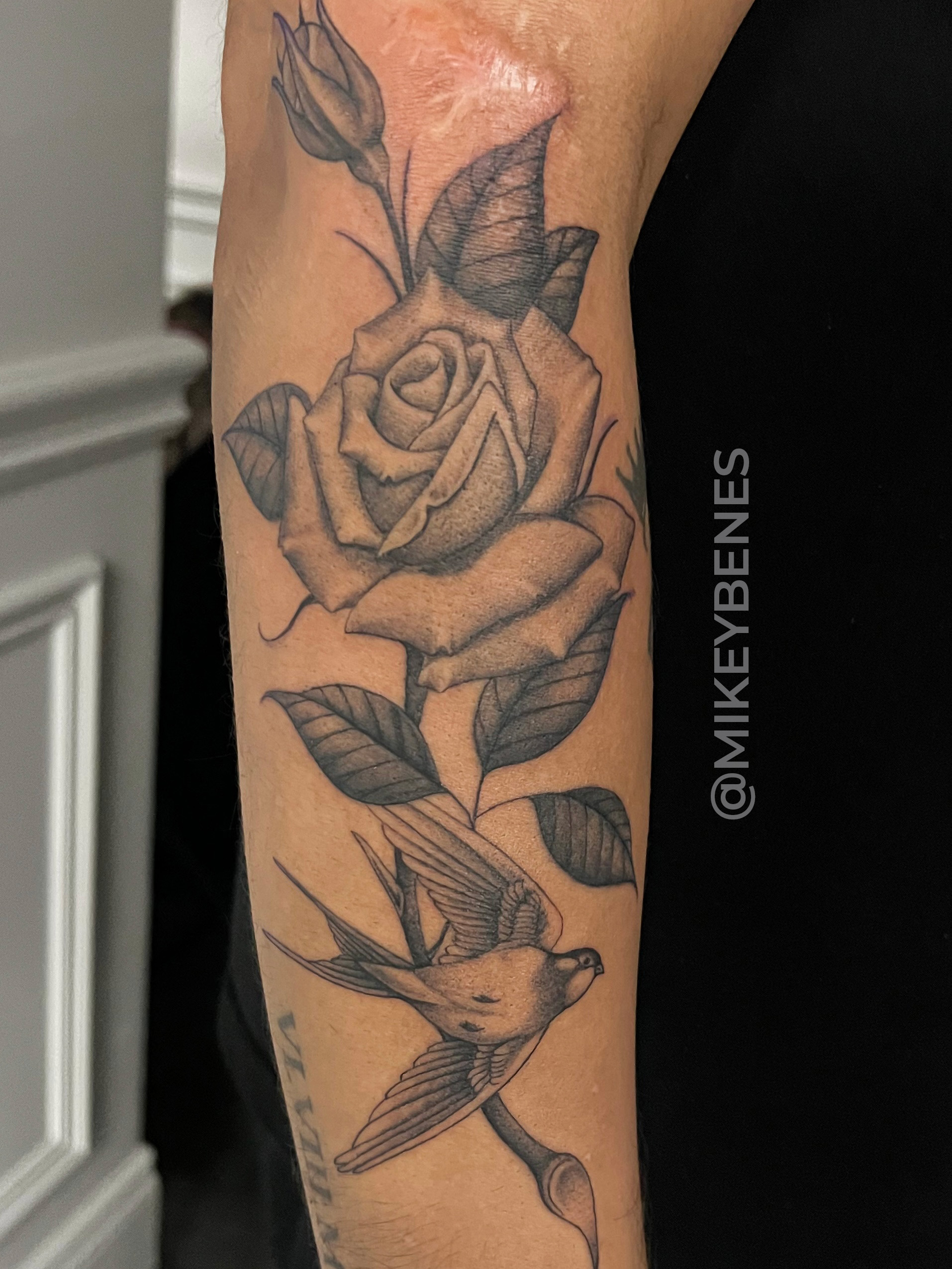 roses tattoo
